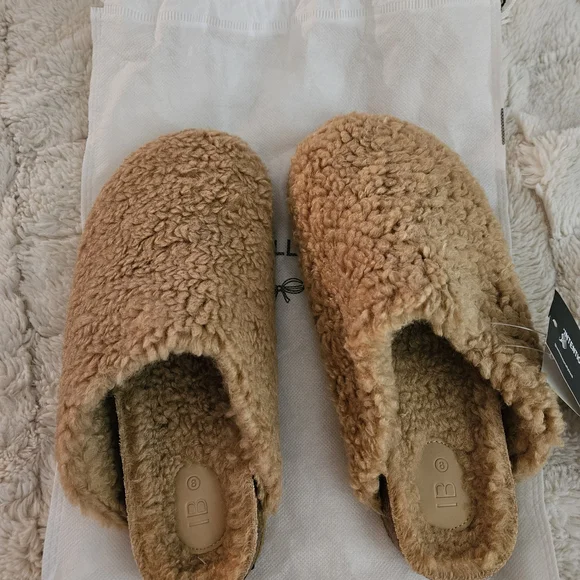 INTENTIONALLY BLANK Tan Fuzzy Slippers - Picture 2 of 7